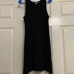 Black sleeveless dress
